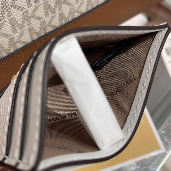 MICHAEL KORS
Reed Large Pebbled Leather Card Holder Case
Optic White 
NWT - Picture 12 of 16